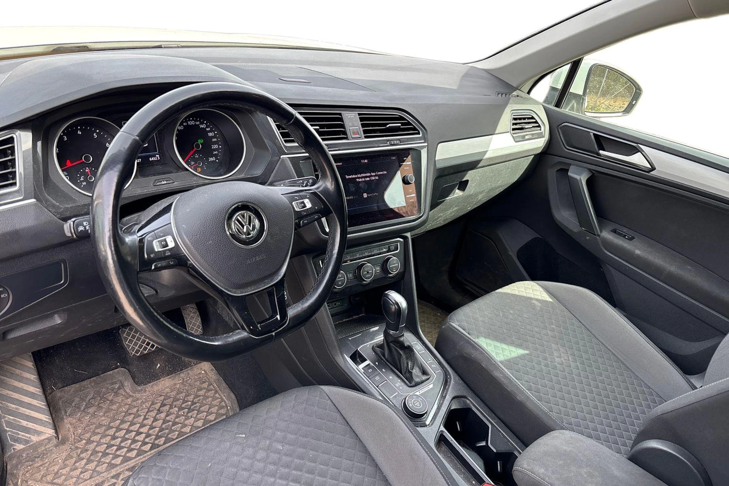 valkoinen Volkswagen Tiguan 2018 kuva 3.