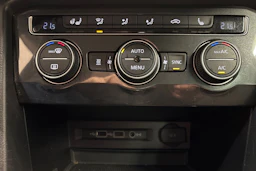 valkoinen Volkswagen Tiguan 2018 kuva 15.