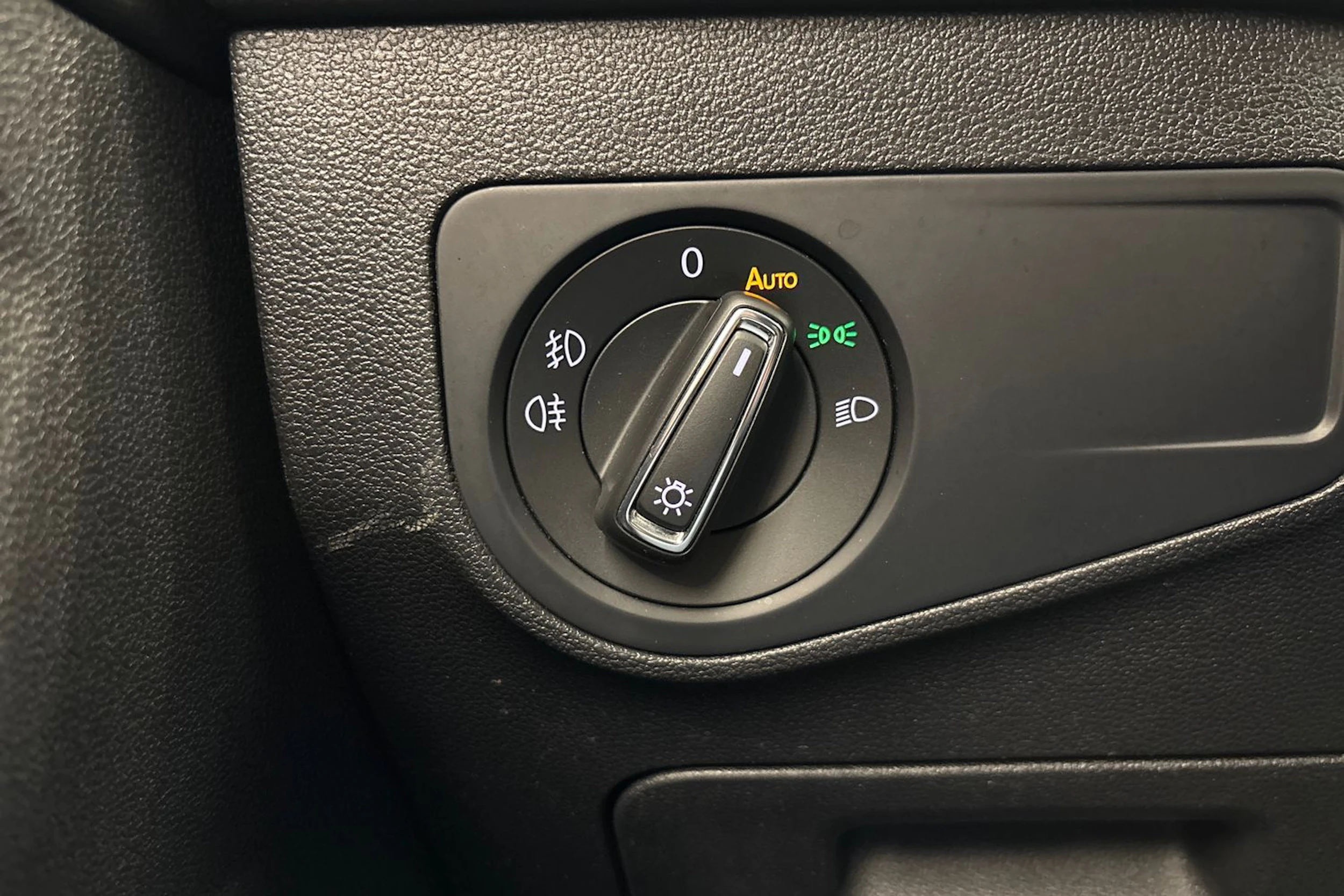 valkoinen Volkswagen Tiguan 2018 kuva 23.