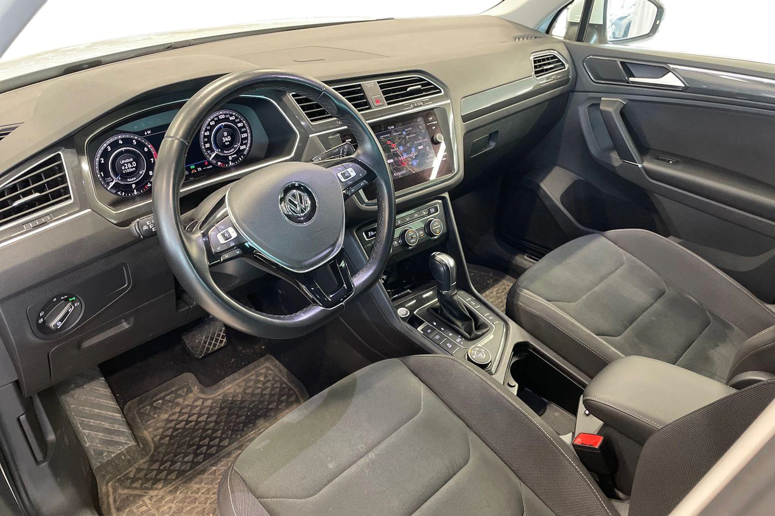 Valkoinen Volkswagen Tiguan 2018 kuva 3.