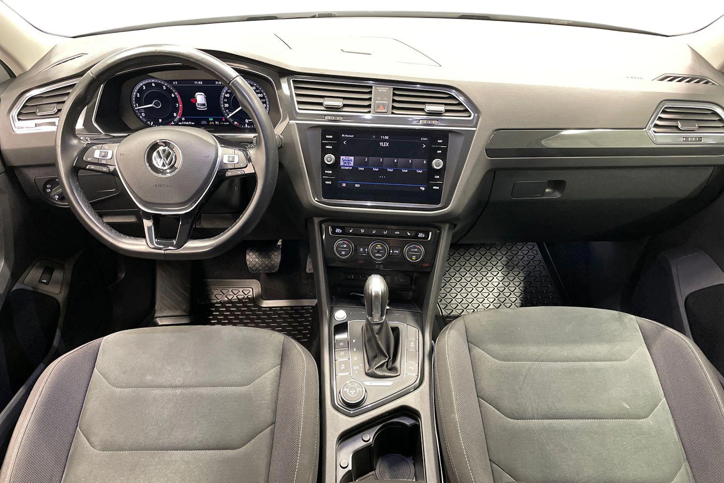 Valkoinen Volkswagen Tiguan 2018 kuva 7.