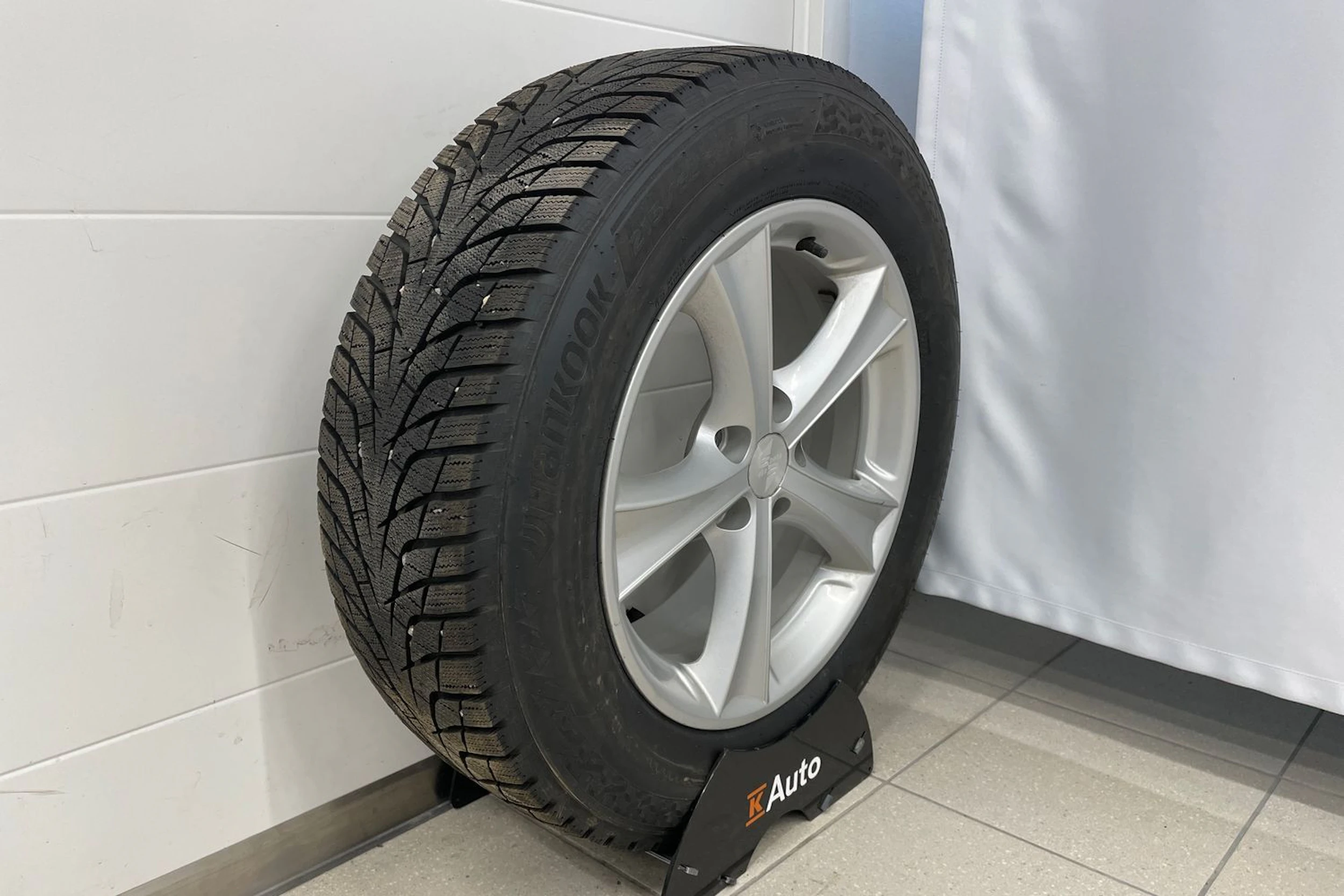 Valkoinen Volkswagen Tiguan 2018 kuva 10.