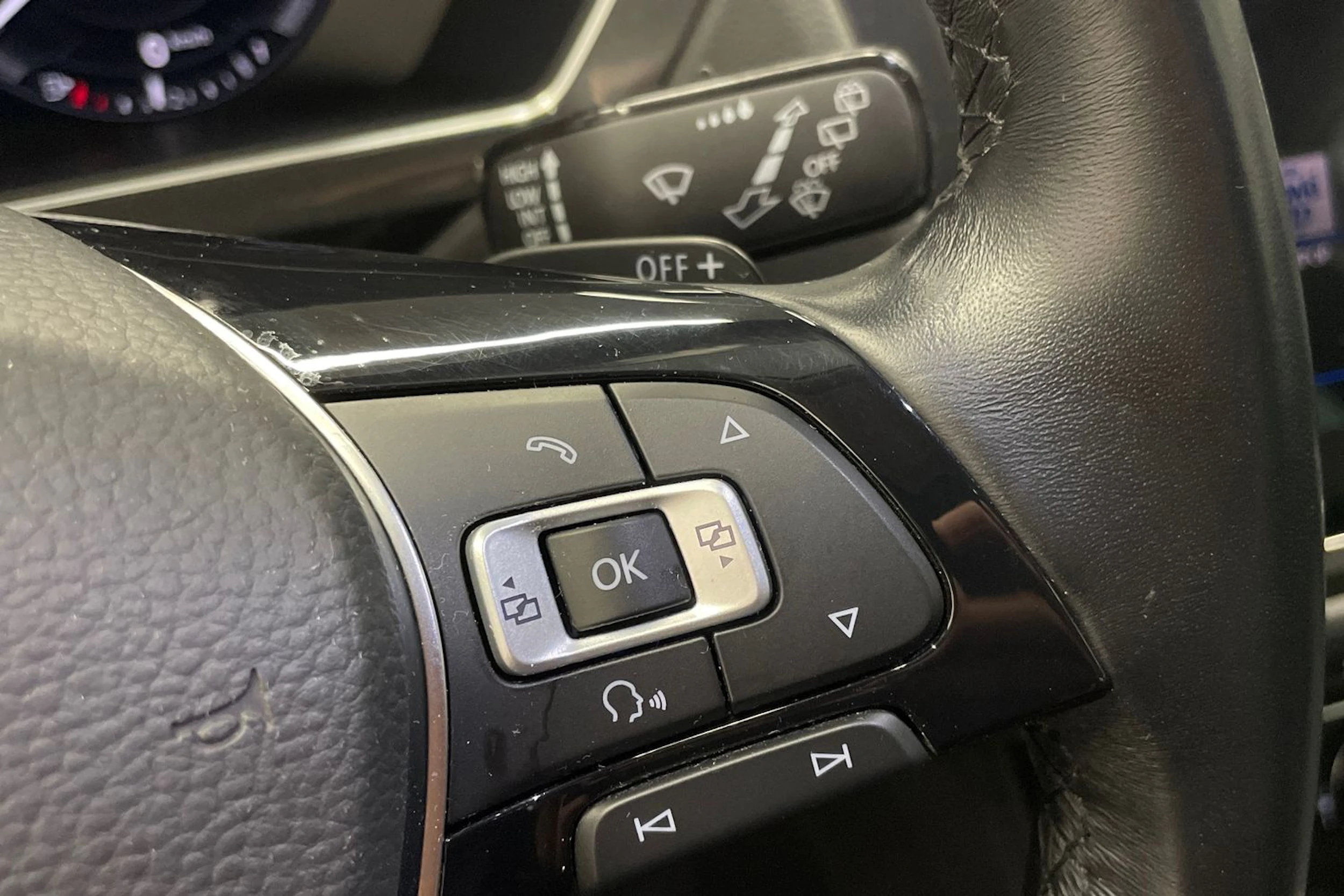 Valkoinen Volkswagen Tiguan 2018 kuva 13.
