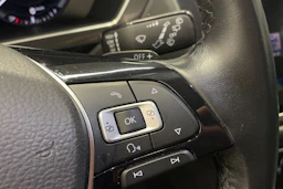 Valkoinen Volkswagen Tiguan 2018 kuva 13.
