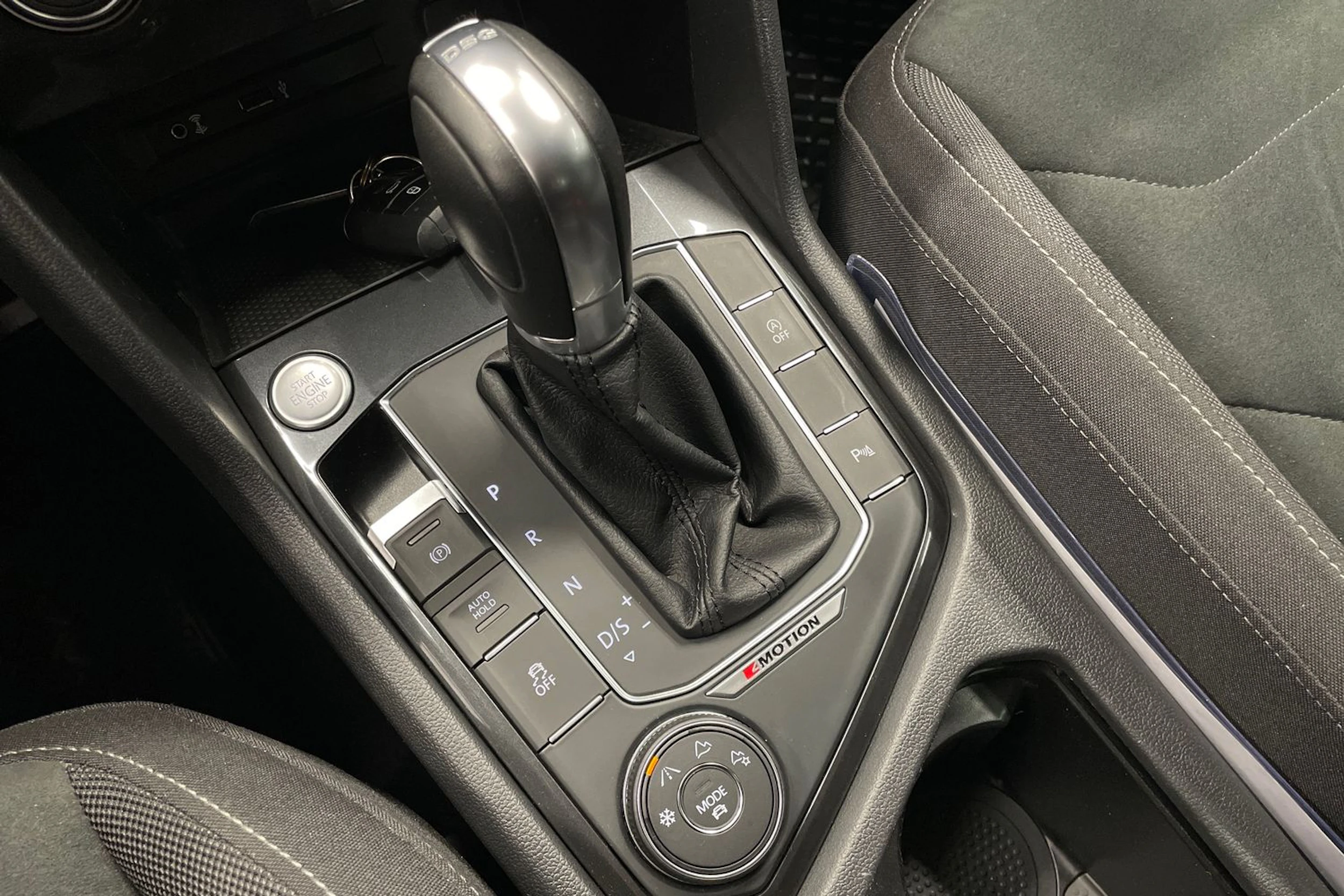 Valkoinen Volkswagen Tiguan 2018 kuva 17.