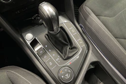 Valkoinen Volkswagen Tiguan 2018 kuva 17.