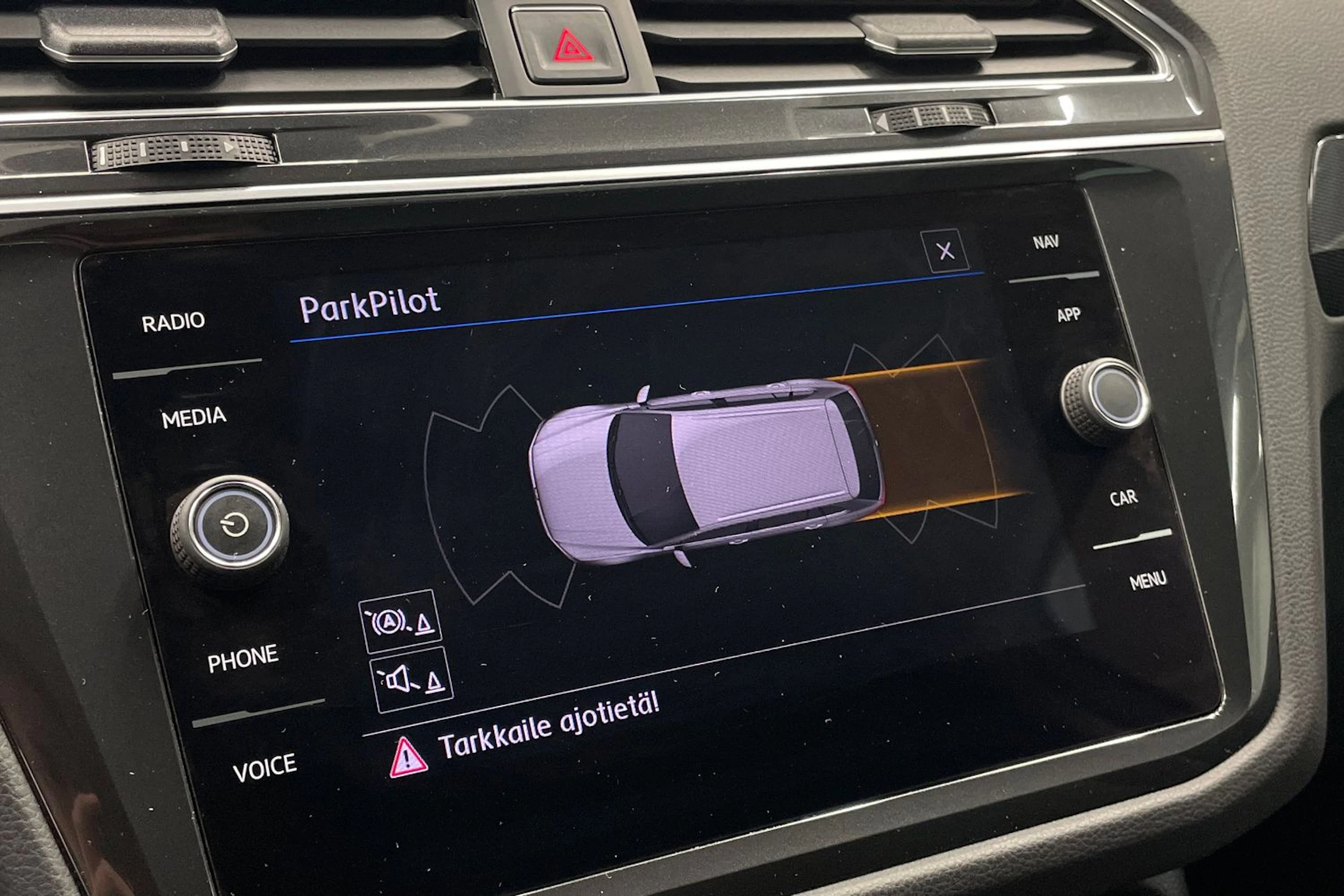 Valkoinen Volkswagen Tiguan 2018 kuva 19.