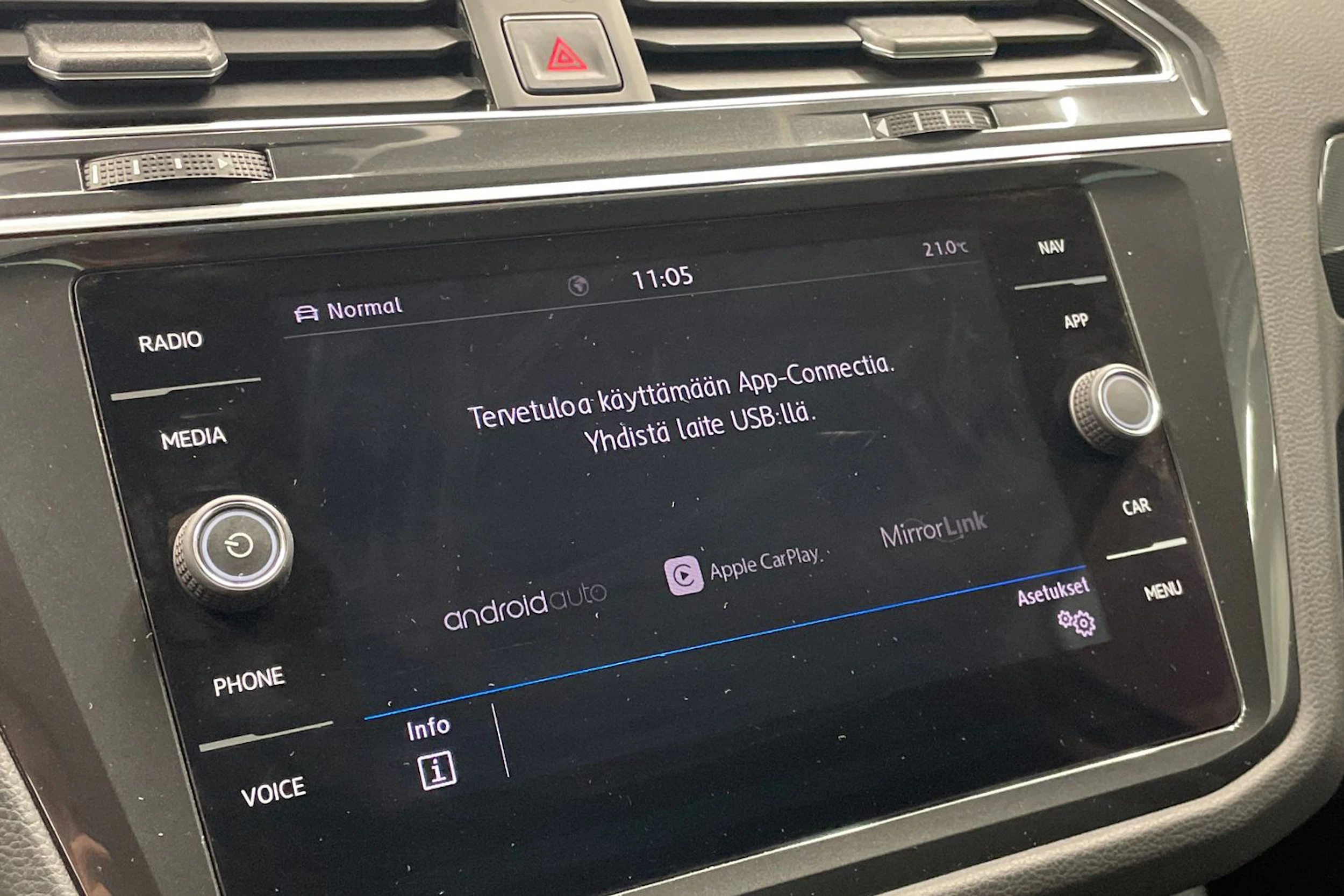 Valkoinen Volkswagen Tiguan 2018 kuva 21.