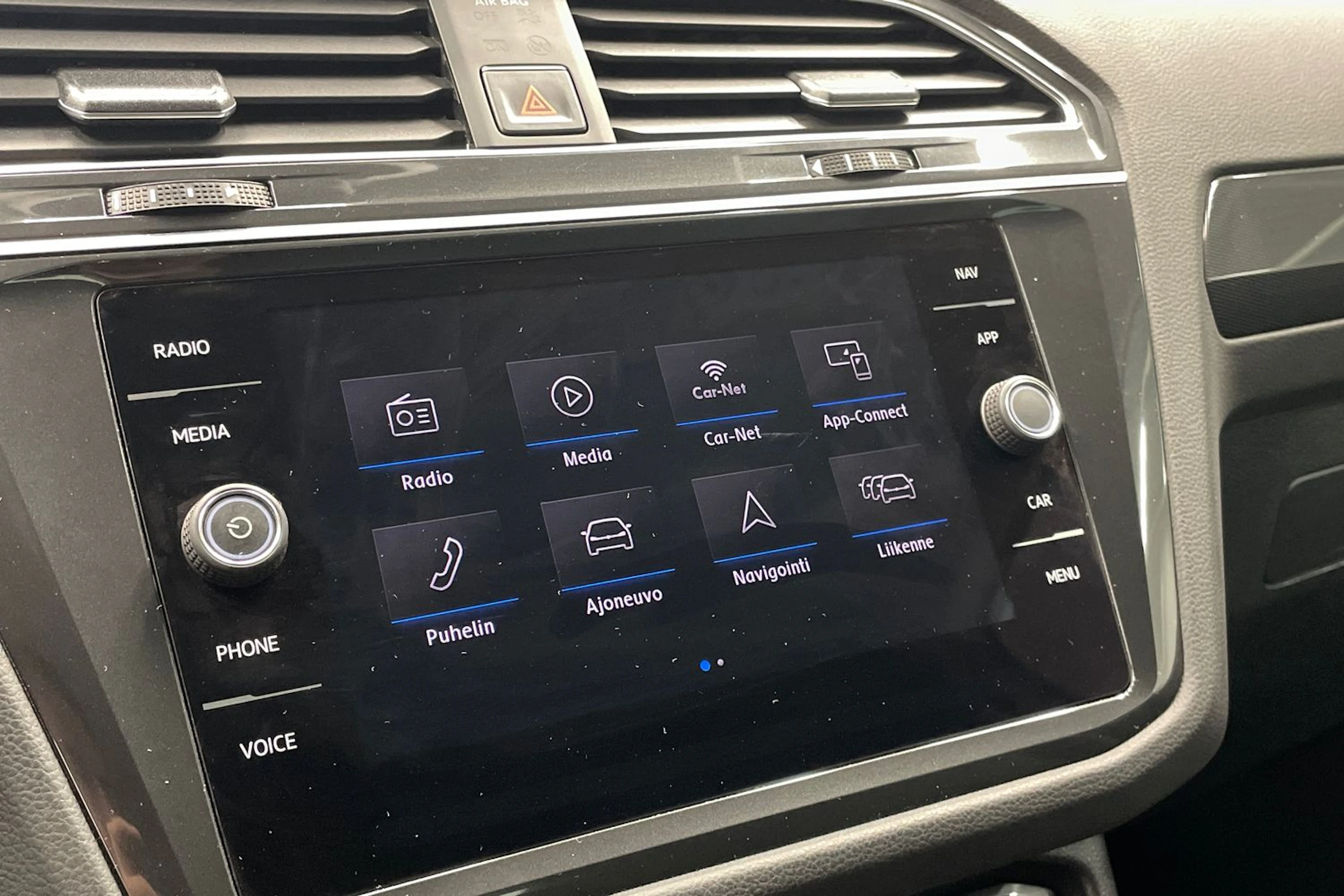 Valkoinen Volkswagen Tiguan 2018 kuva 22.