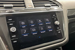 Valkoinen Volkswagen Tiguan 2018 kuva 22.
