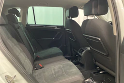 Valkoinen Volkswagen Tiguan 2018 kuva 30.