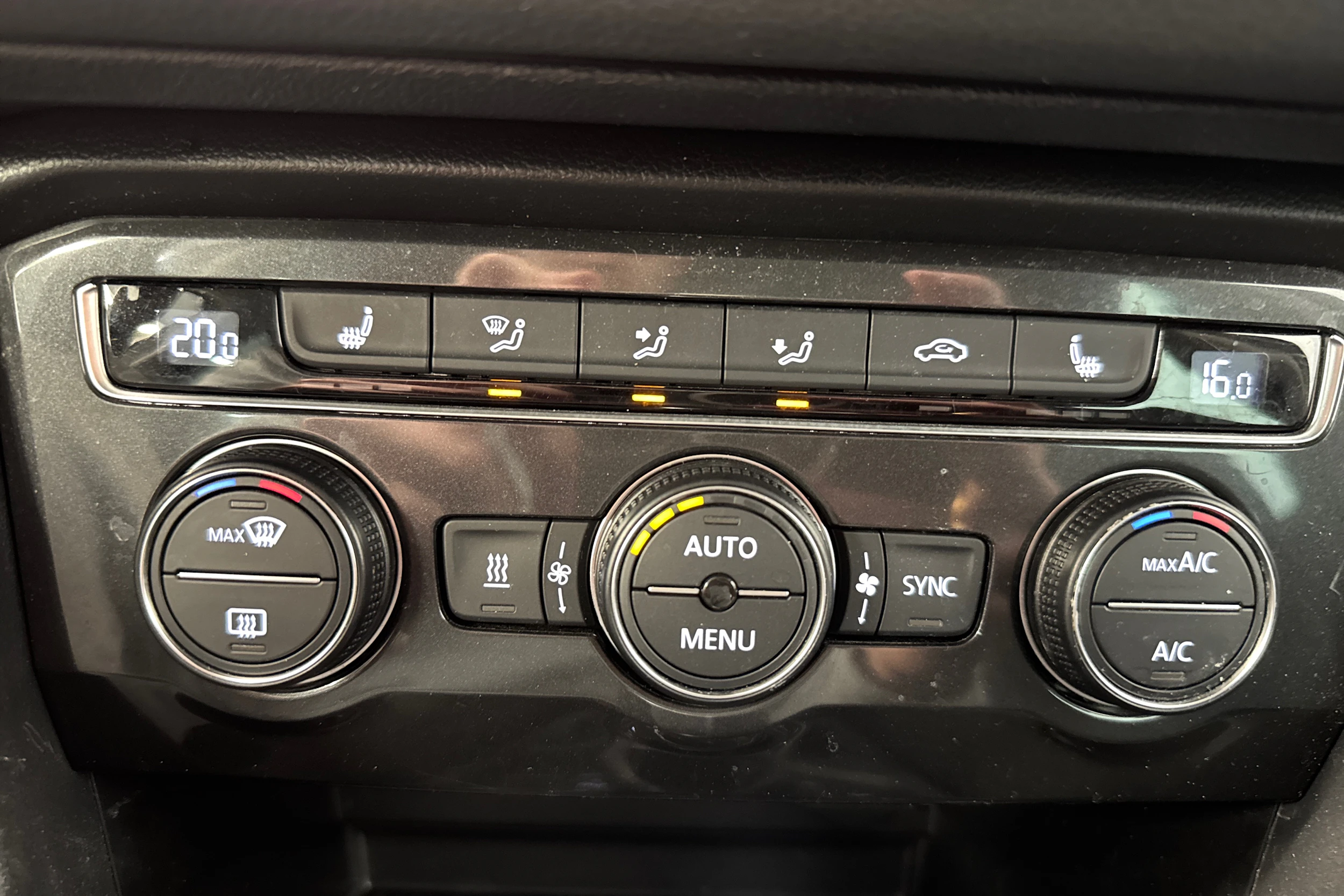 harmaa Volkswagen Tiguan 2018 kuva 19.