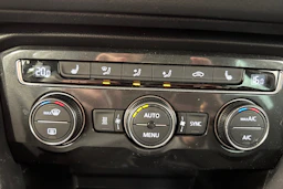 harmaa Volkswagen Tiguan 2018 kuva 19.