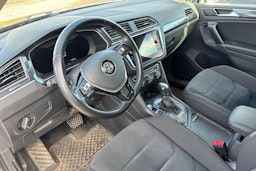 Harmaa Volkswagen Tiguan 2018 kuva 3.