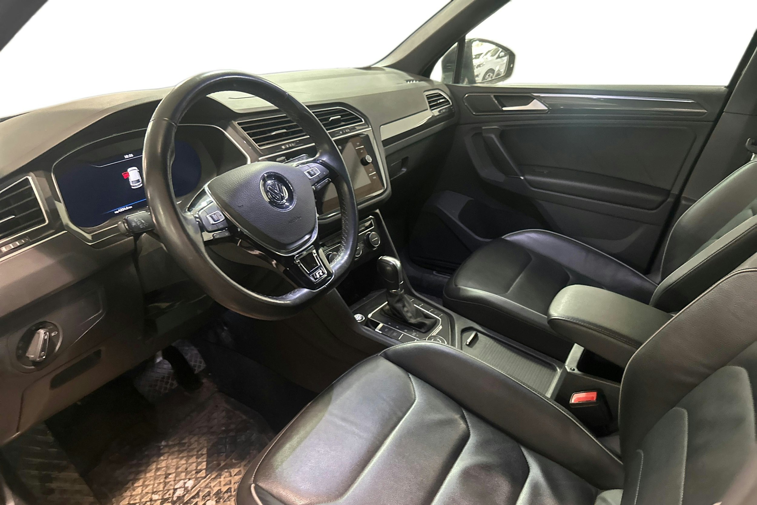 musta Volkswagen Tiguan 2018 kuva 3.