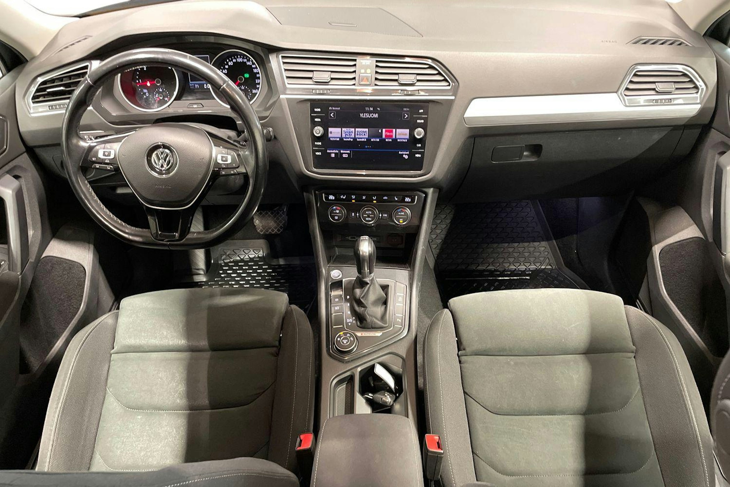harmaa Volkswagen Tiguan 2018 kuva 9.