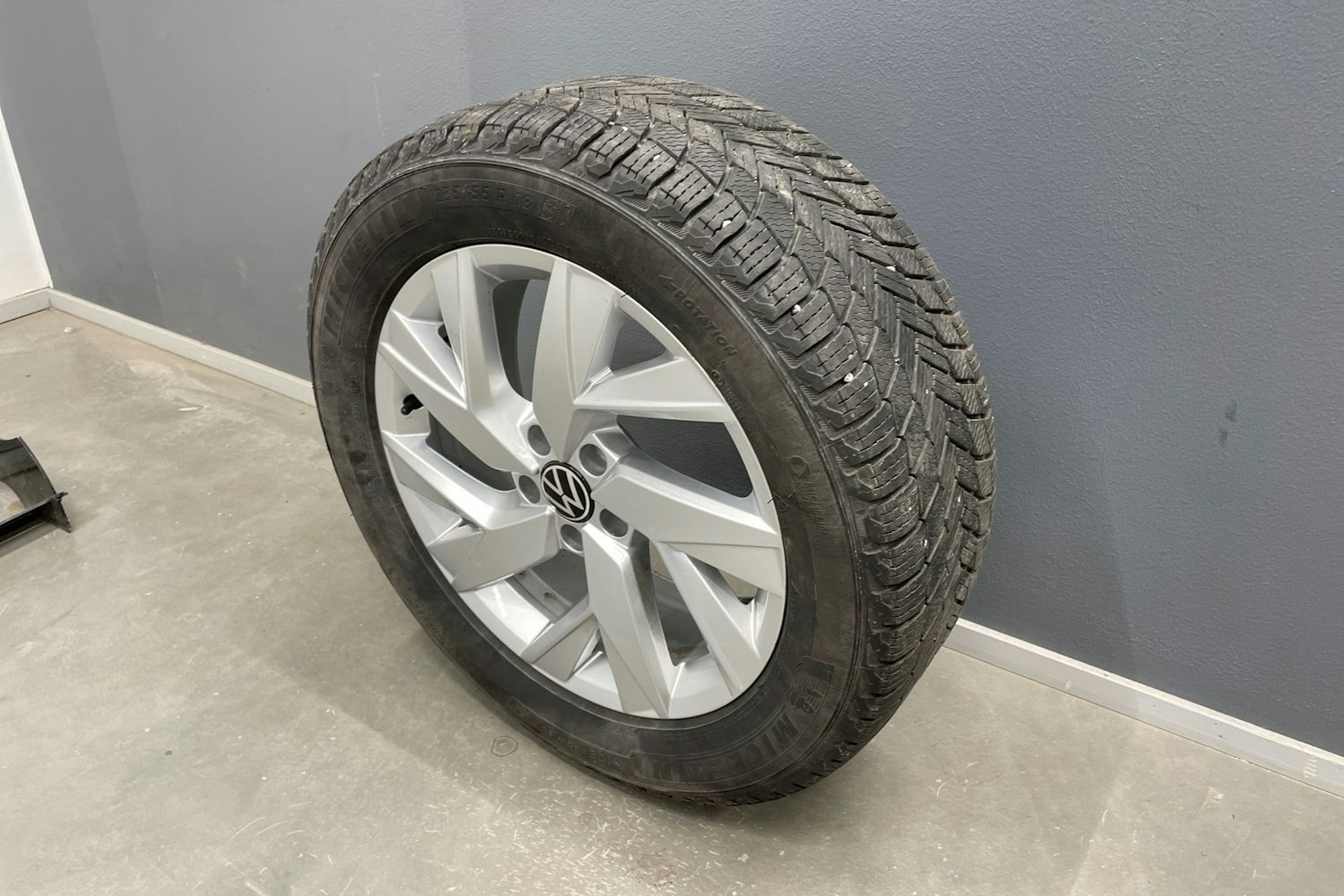 harmaa Volkswagen Tiguan 2018 kuva 14.