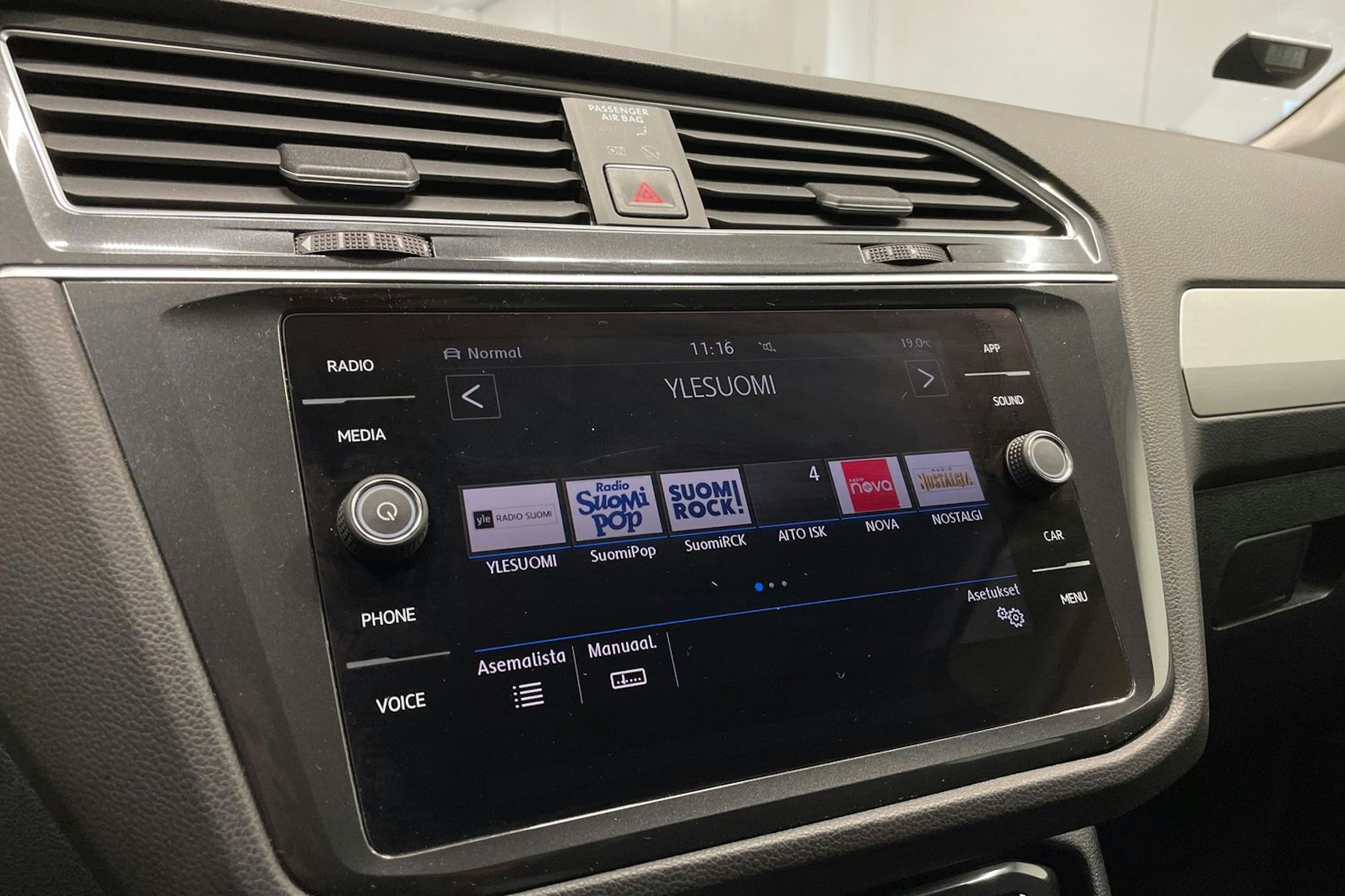 harmaa Volkswagen Tiguan 2018 kuva 17.