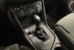 harmaa Volkswagen Tiguan 2018 kuva 21.