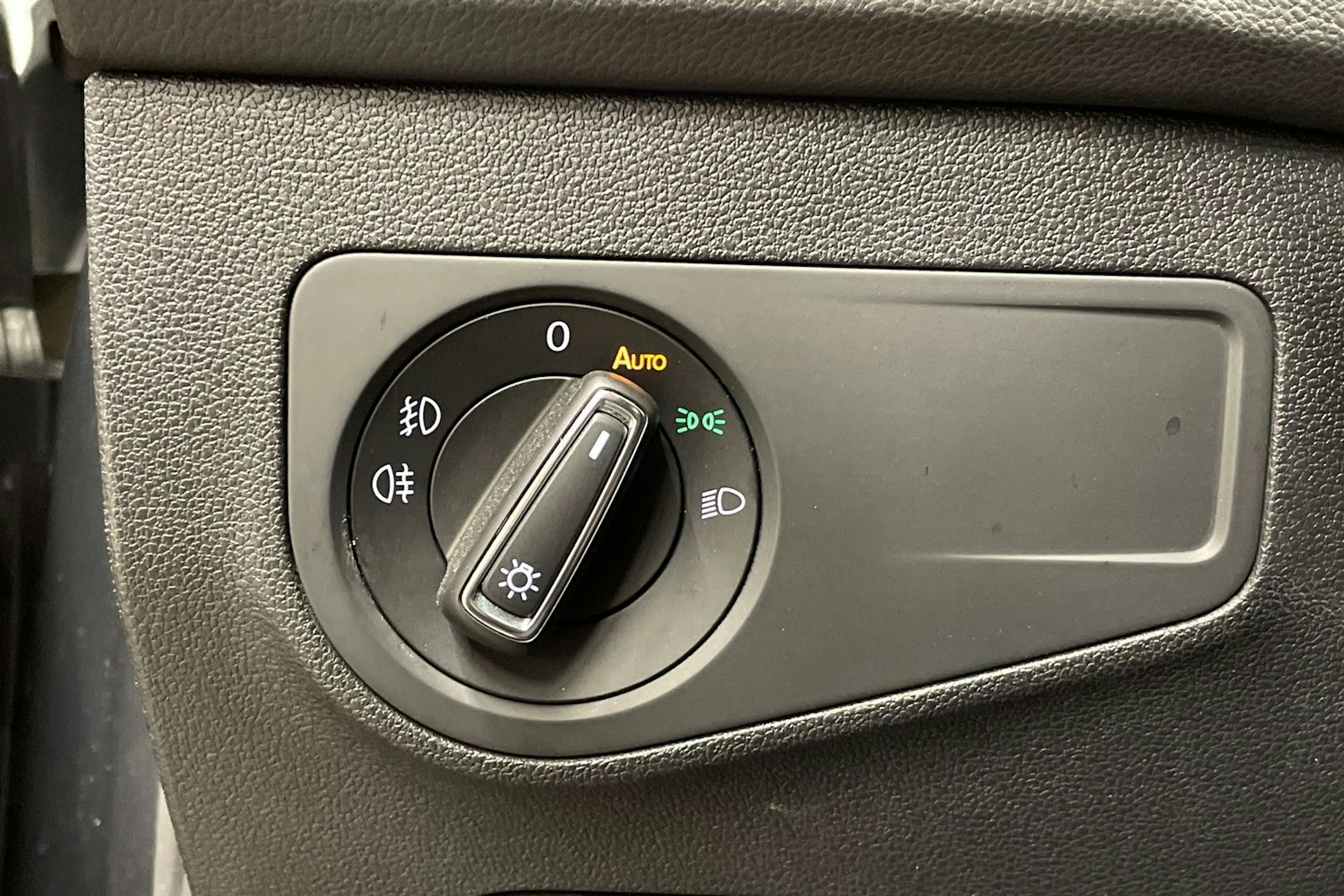 harmaa Volkswagen Tiguan 2018 kuva 23.