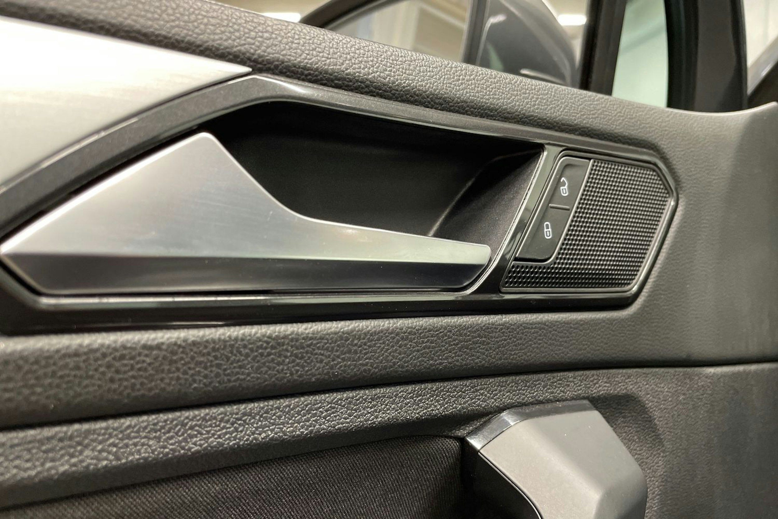 harmaa Volkswagen Tiguan 2018 kuva 27.