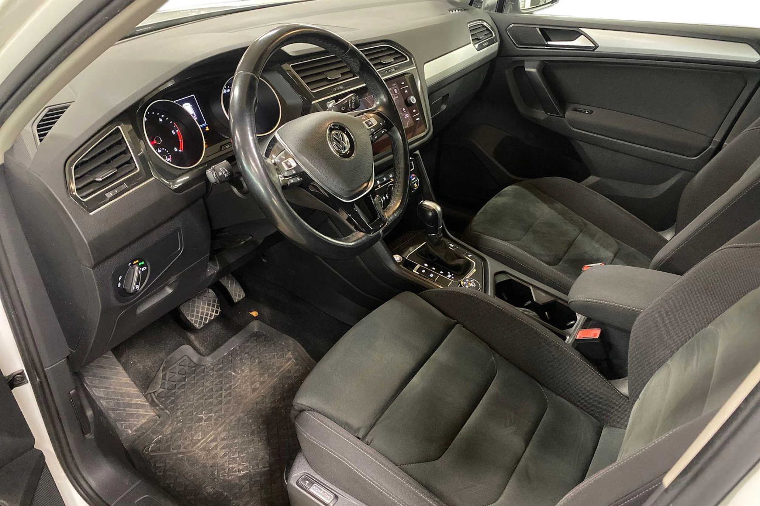valkoinen Volkswagen Tiguan 2018 kuva 3.