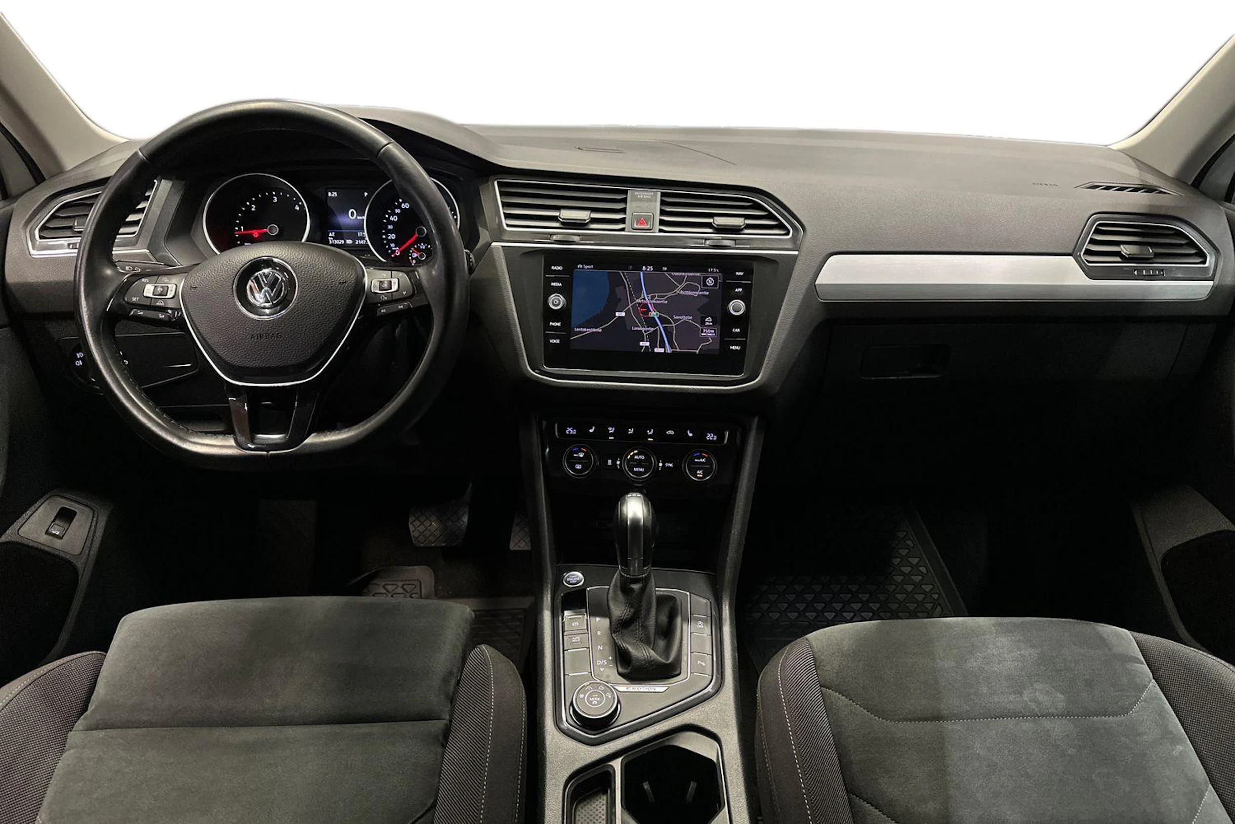 valkoinen Volkswagen Tiguan 2018 kuva 7.