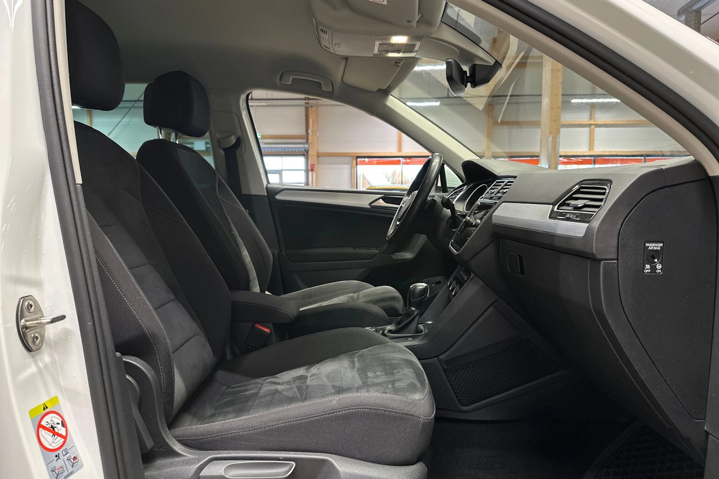 valkoinen Volkswagen Tiguan 2018 kuva 11.