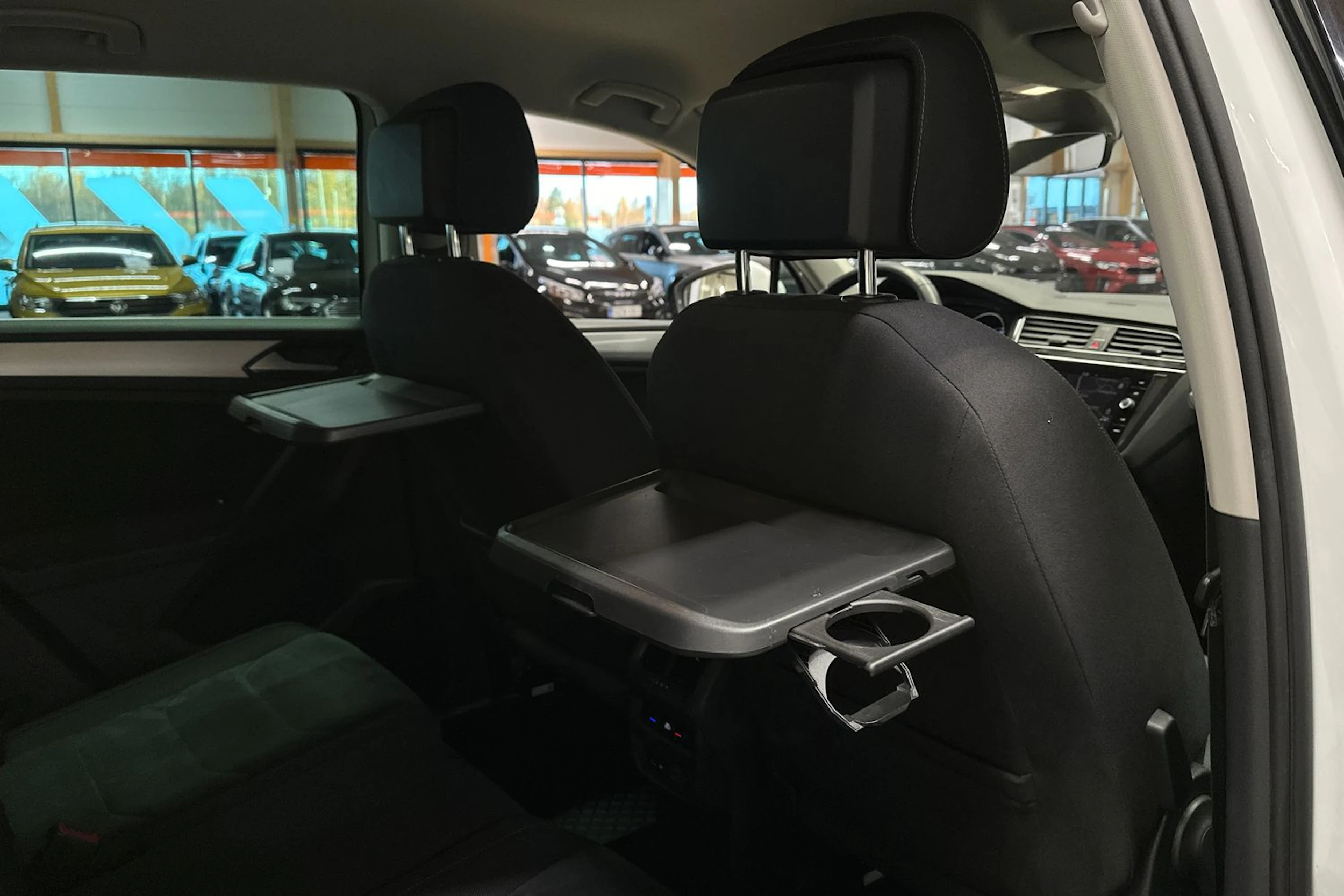 valkoinen Volkswagen Tiguan 2018 kuva 12.