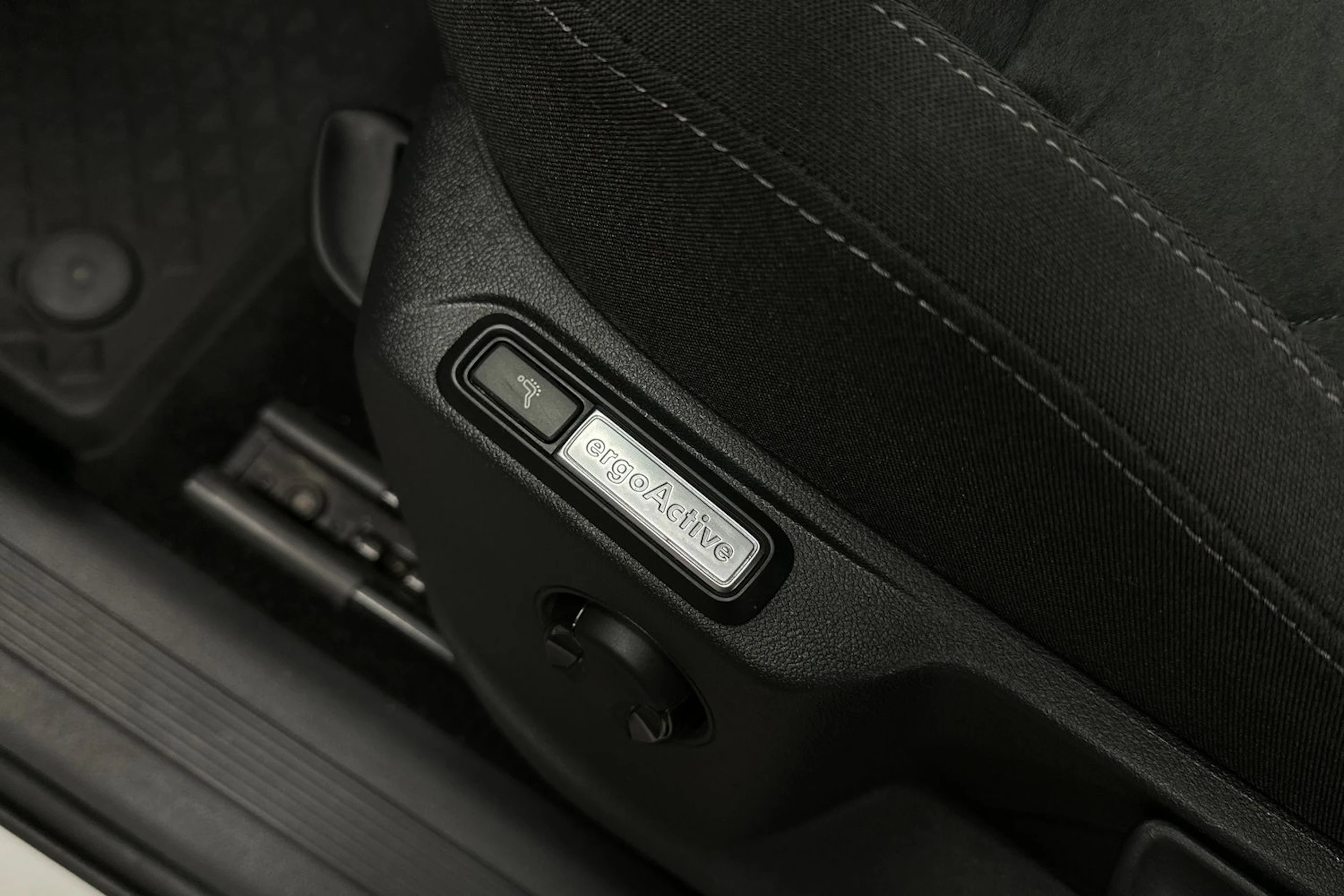 valkoinen Volkswagen Tiguan 2018 kuva 15.