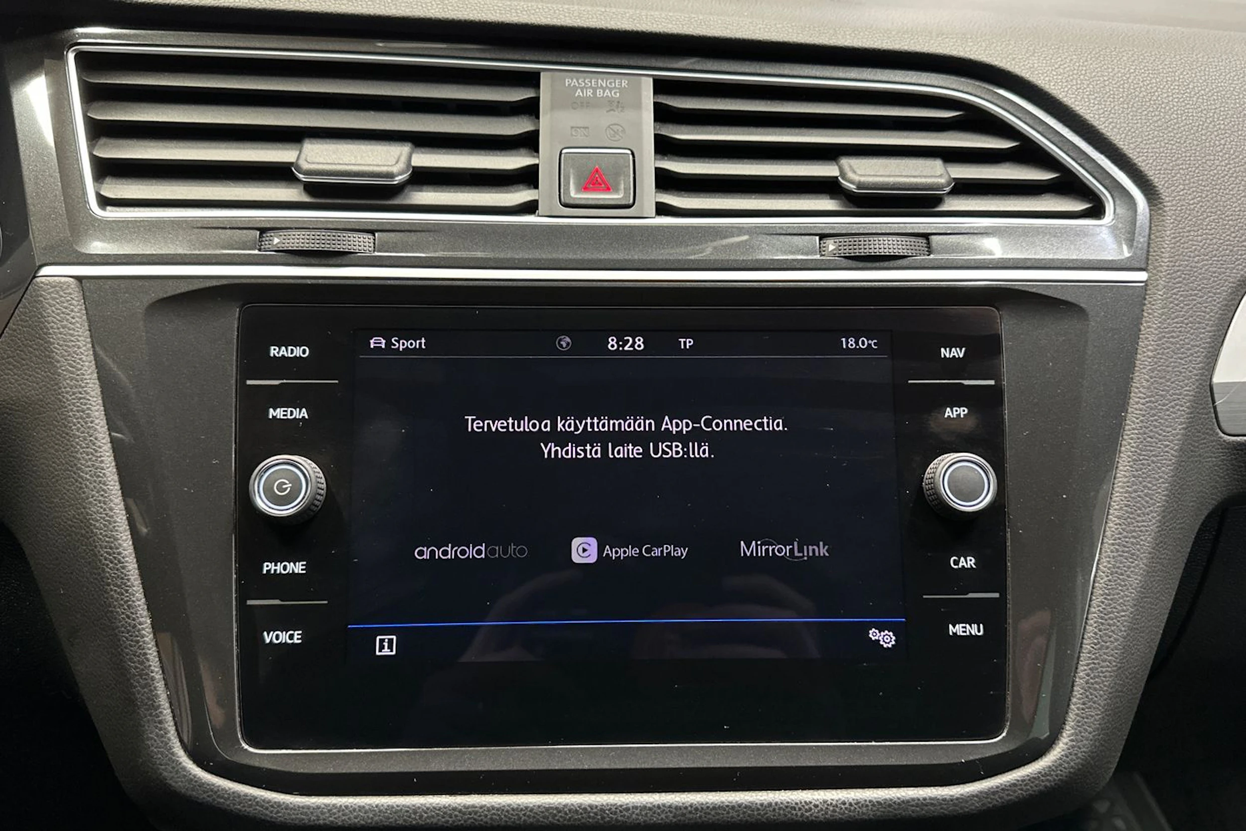 valkoinen Volkswagen Tiguan 2018 kuva 19.