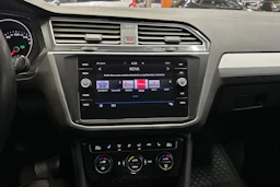 valkoinen Volkswagen Tiguan 2018 kuva 20.