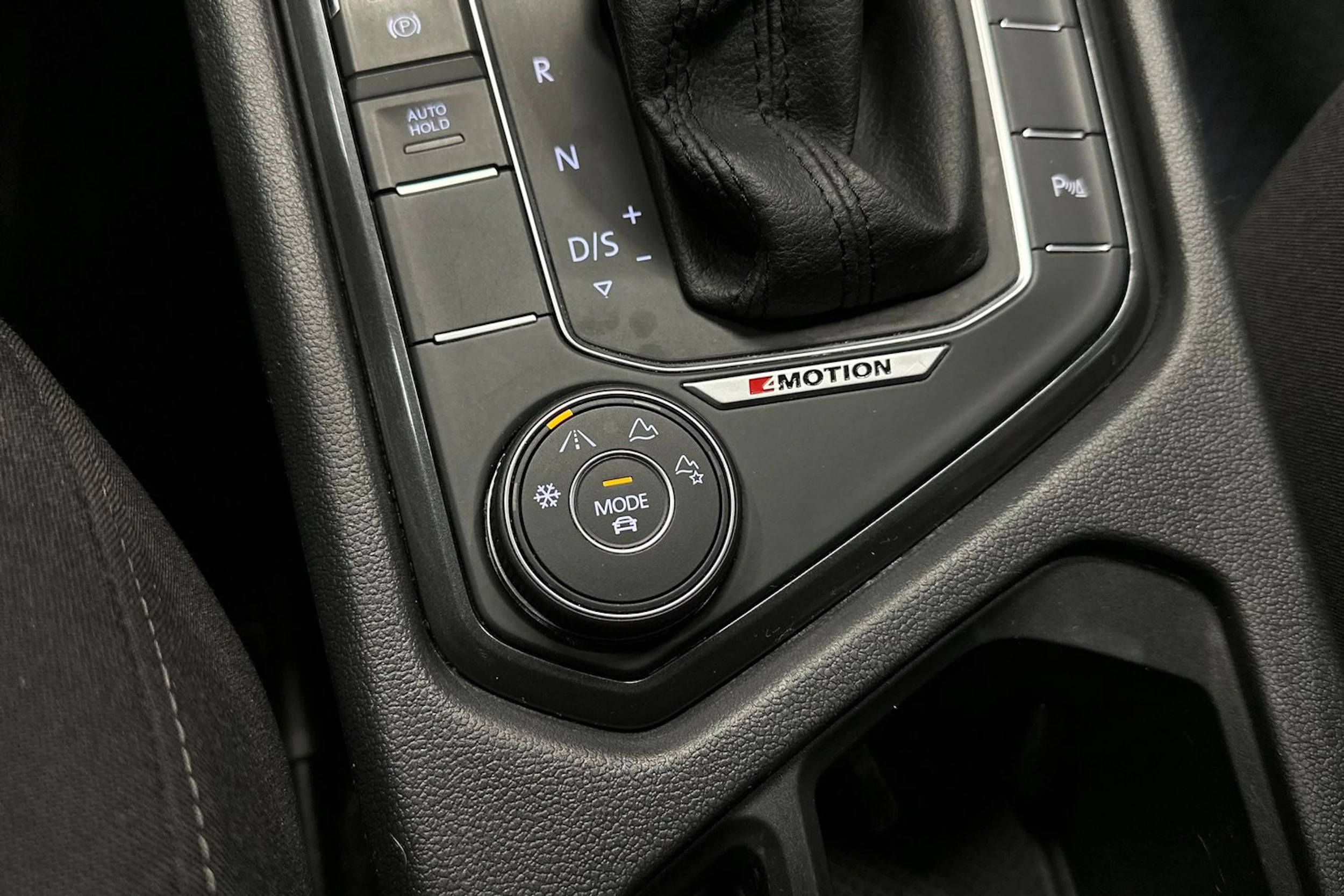 valkoinen Volkswagen Tiguan 2018 kuva 22.