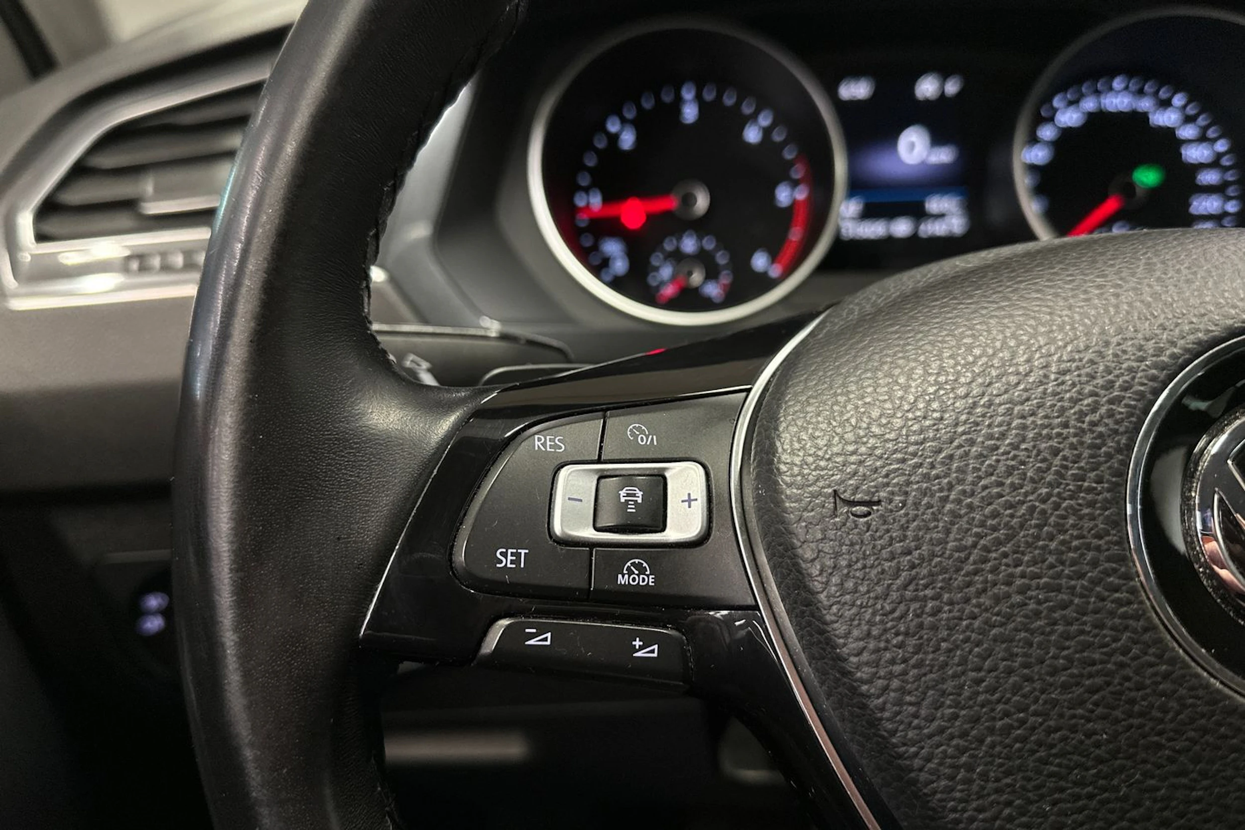 valkoinen Volkswagen Tiguan 2018 kuva 25.