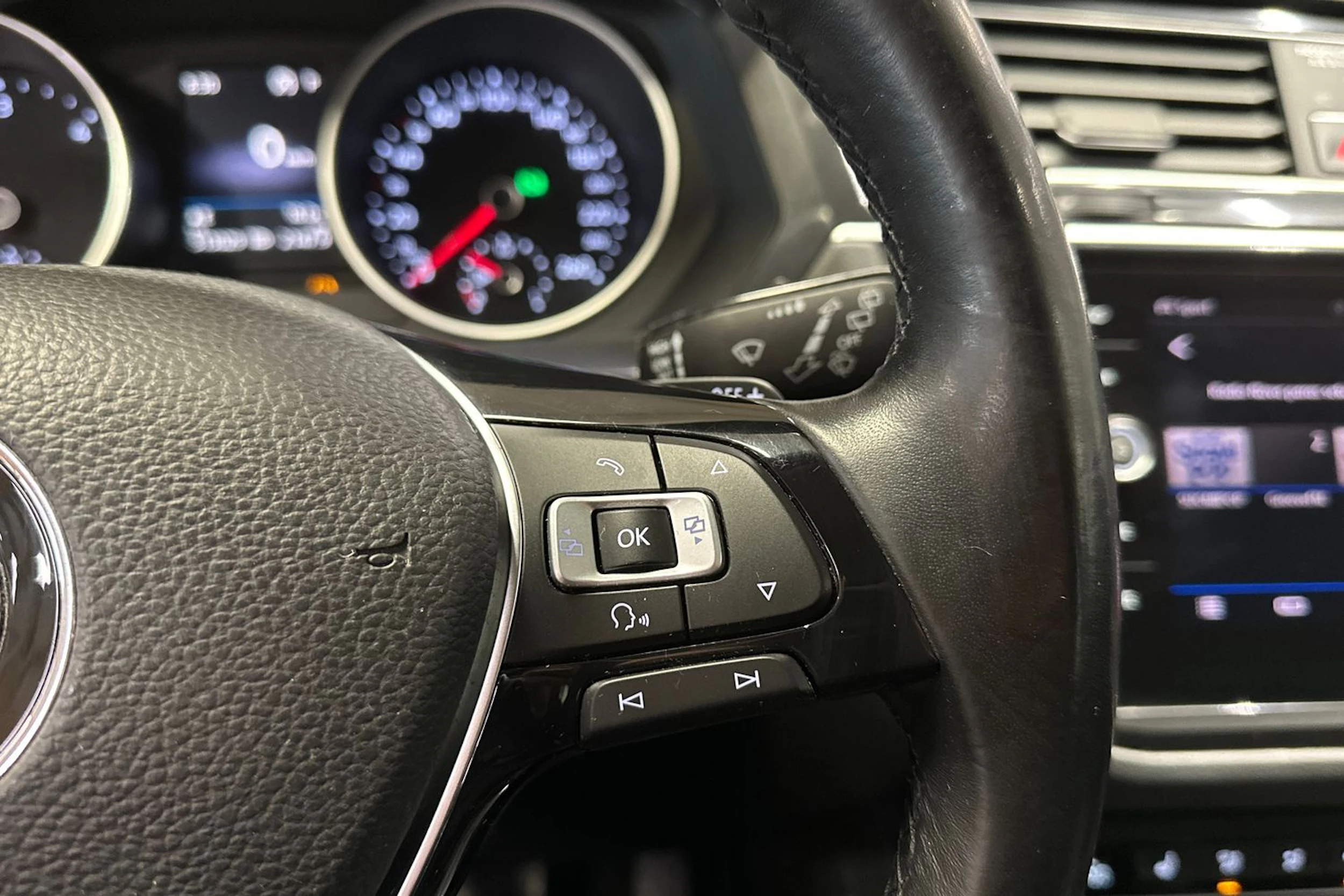 valkoinen Volkswagen Tiguan 2018 kuva 26.