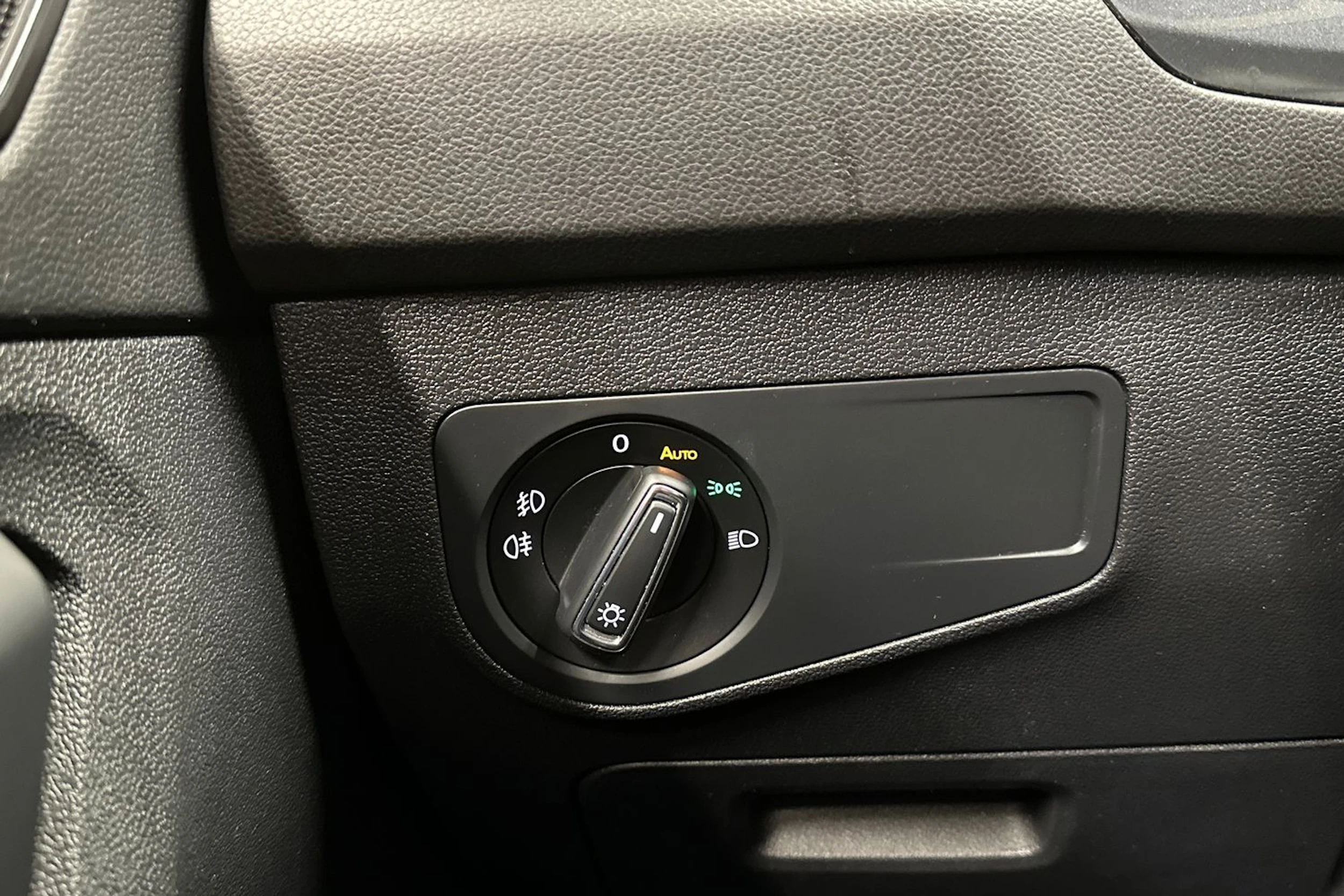 valkoinen Volkswagen Tiguan 2018 kuva 27.
