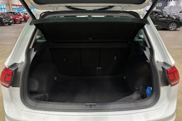 valkoinen Volkswagen Tiguan 2018 kuva 29.