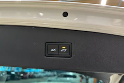 valkoinen Volkswagen Tiguan 2018 kuva 31.