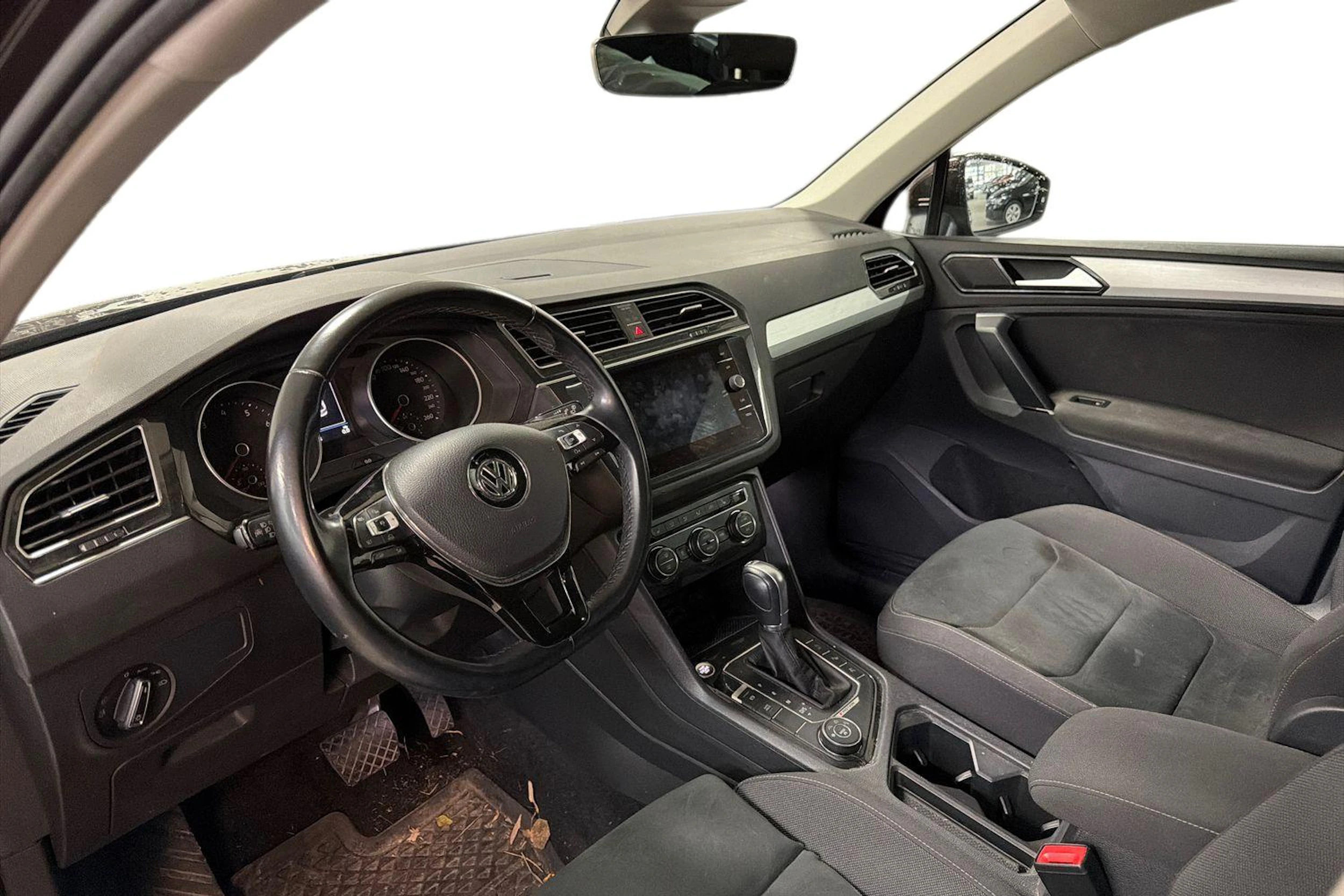 punainen Volkswagen Tiguan 2018 kuva 3.