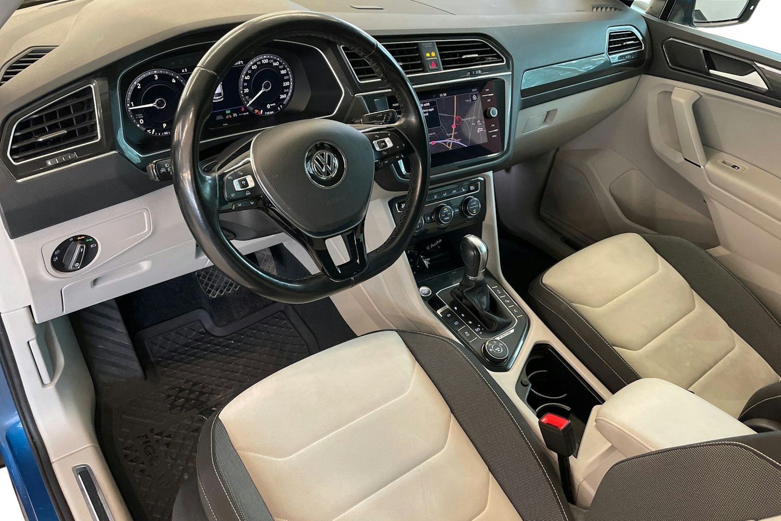 sininen Volkswagen Tiguan 2018 kuva 9.