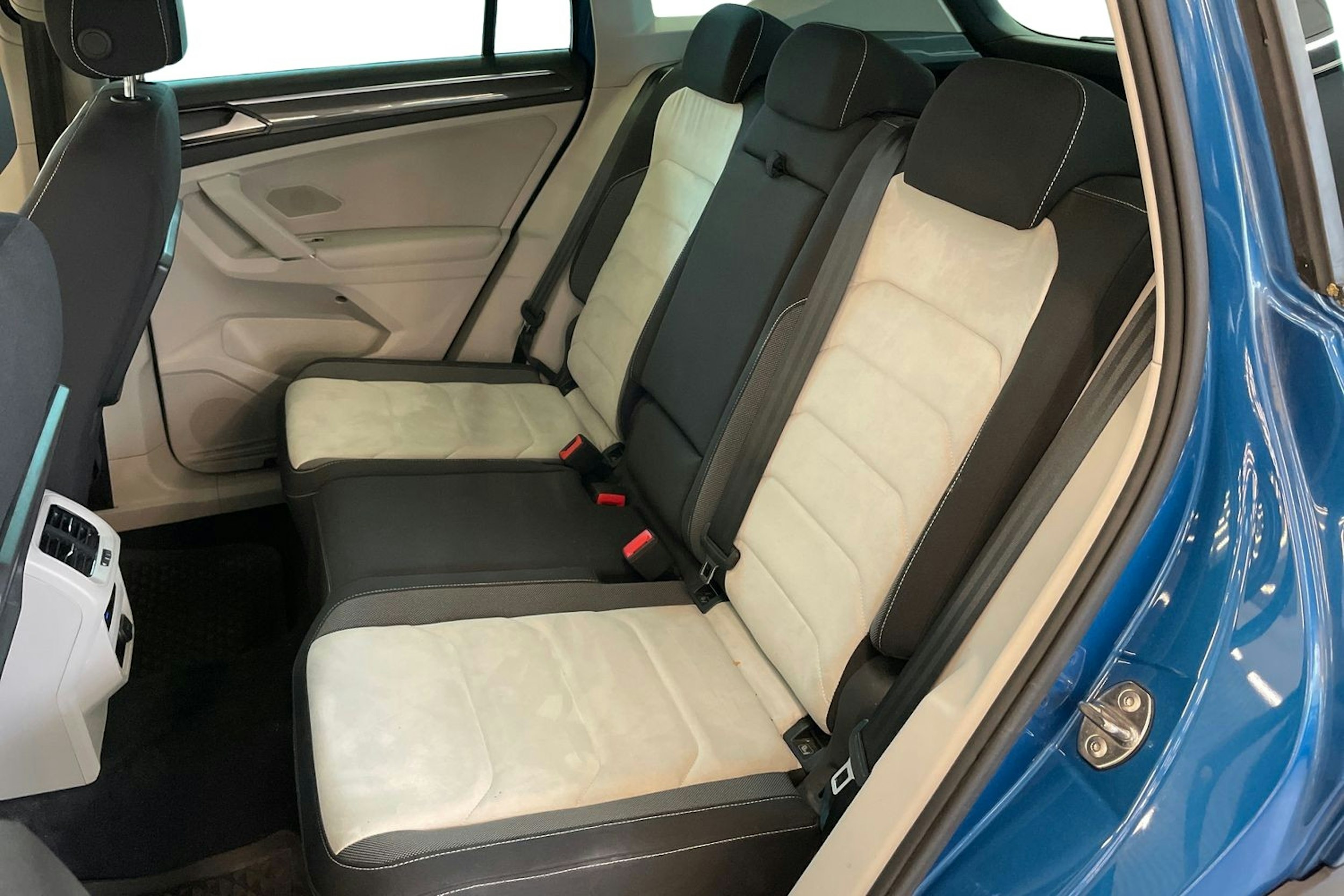 sininen Volkswagen Tiguan 2018 kuva 11.