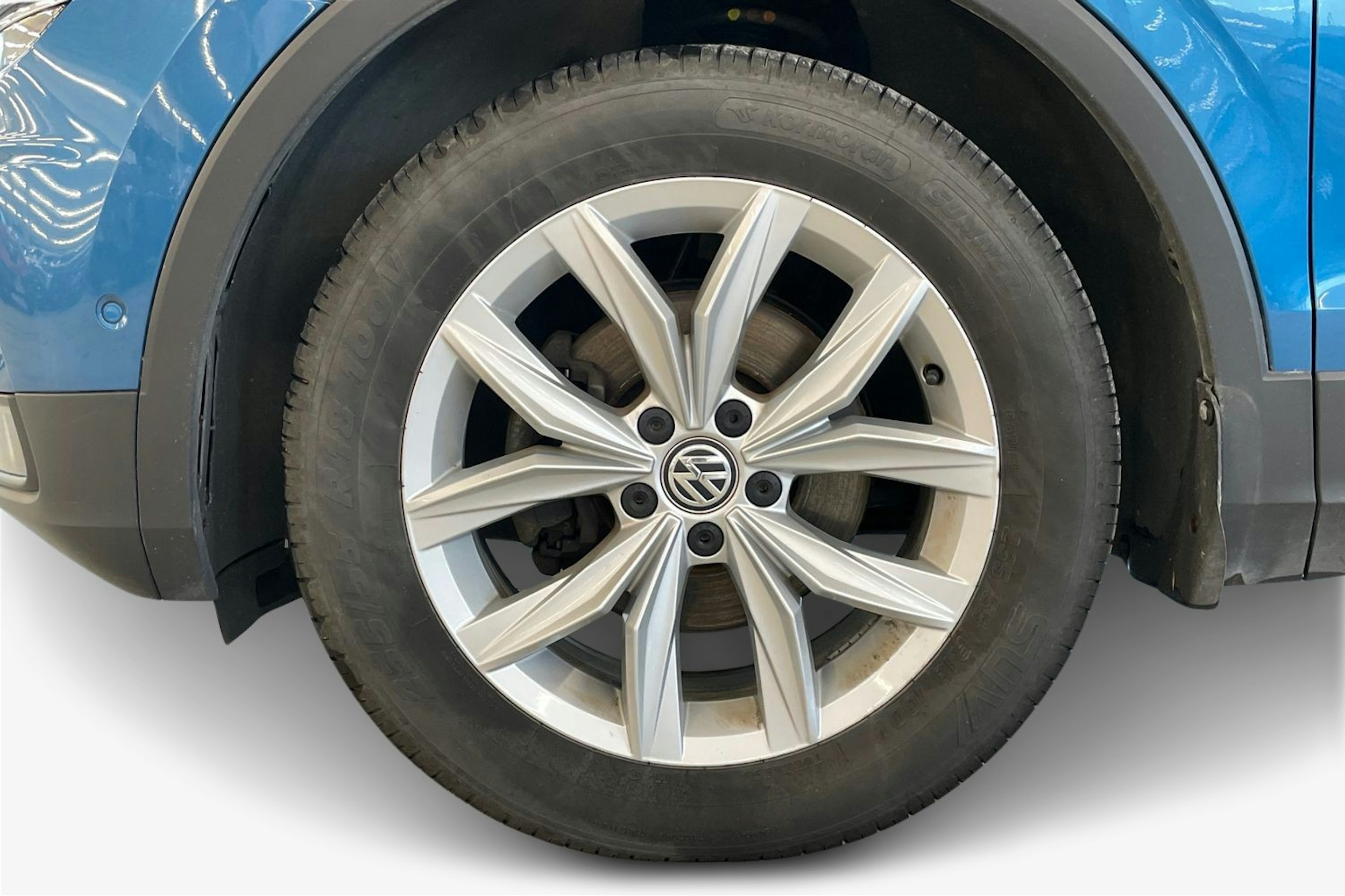 sininen Volkswagen Tiguan 2018 kuva 12.