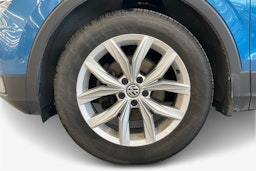 sininen Volkswagen Tiguan 2018 kuva 12.