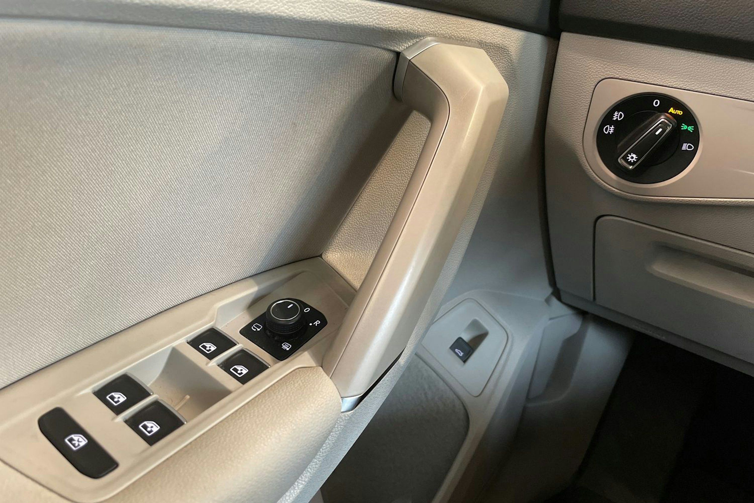 sininen Volkswagen Tiguan 2018 kuva 19.