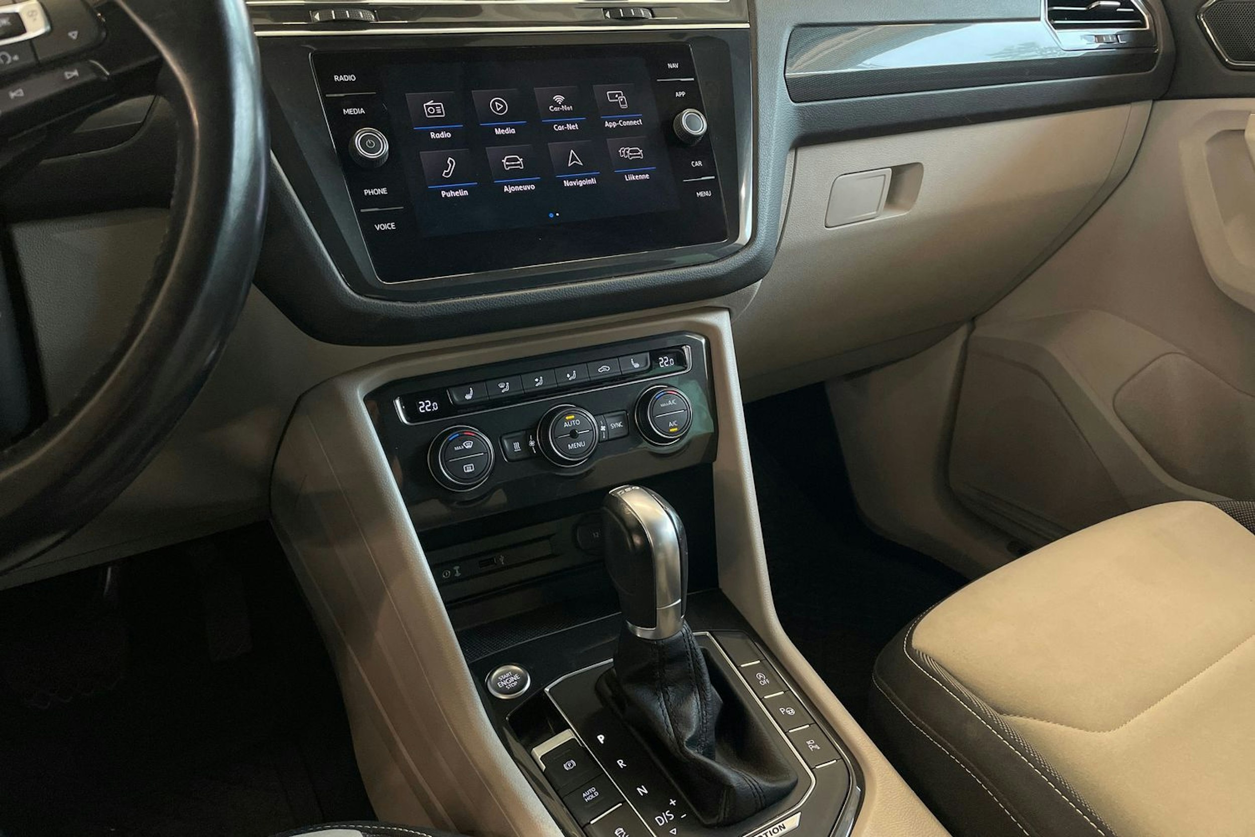 sininen Volkswagen Tiguan 2018 kuva 20.