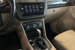 sininen Volkswagen Tiguan 2018 kuva 20.