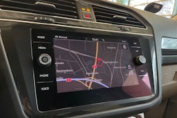 sininen Volkswagen Tiguan 2018 kuva 21.