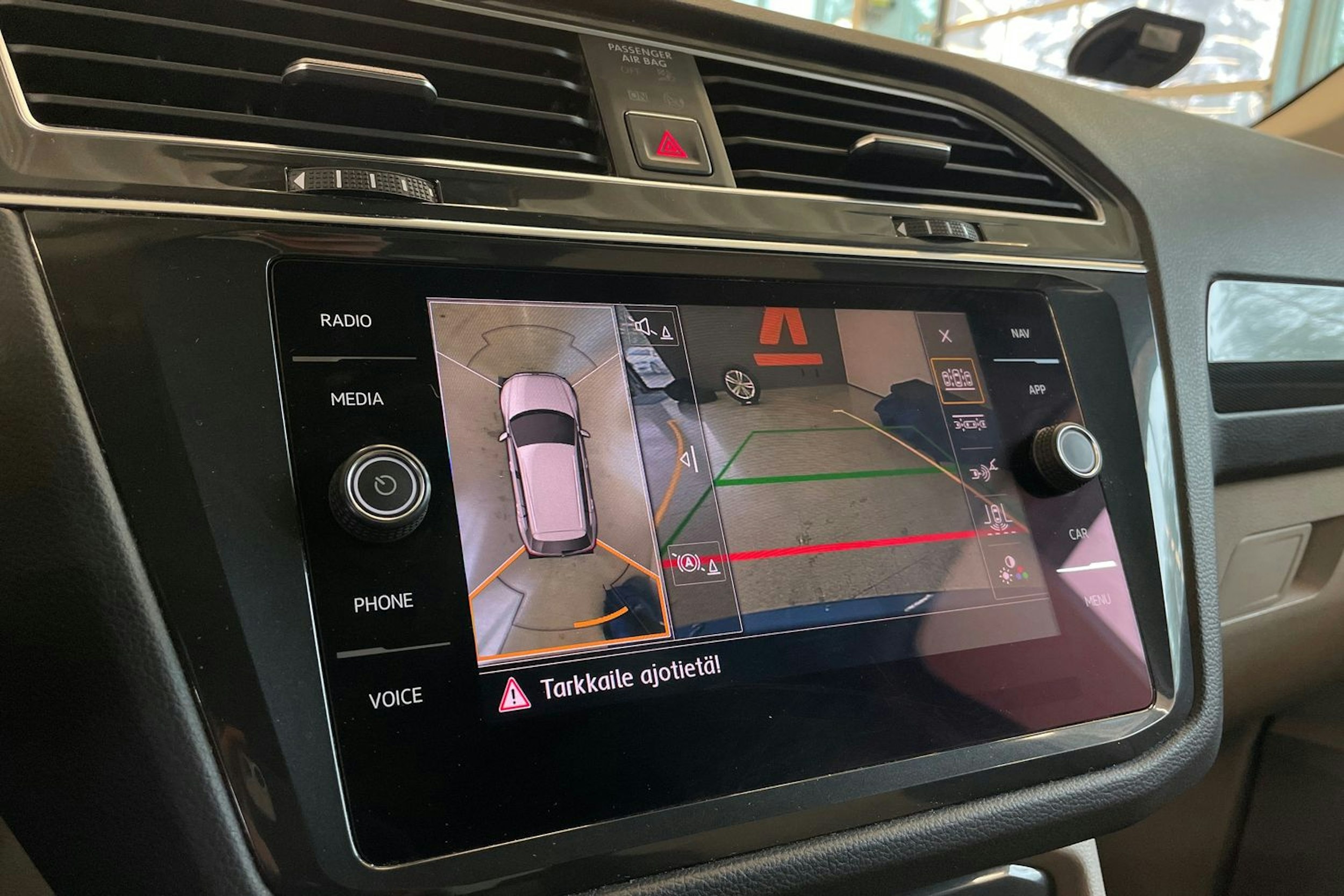 sininen Volkswagen Tiguan 2018 kuva 23.