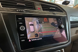 sininen Volkswagen Tiguan 2018 kuva 23.