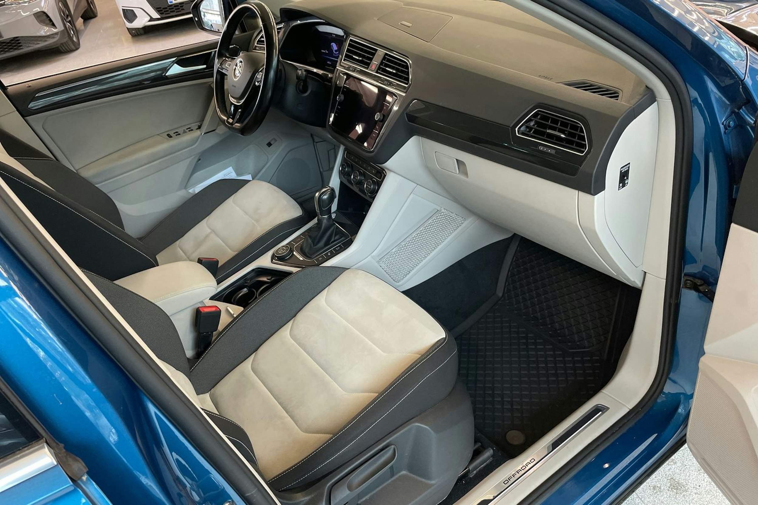 sininen Volkswagen Tiguan 2018 kuva 25.